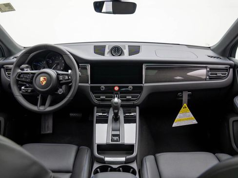 Certified 2025 Porsche Macan Turbo image 11