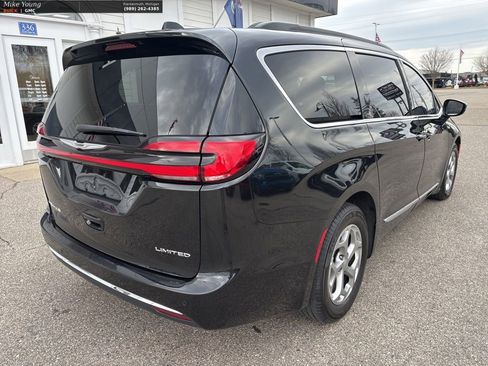 Used 2023 Chrysler Pacifica Limited FWD image 5