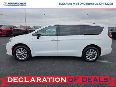 New 2026 Chrysler Pacifica Select
