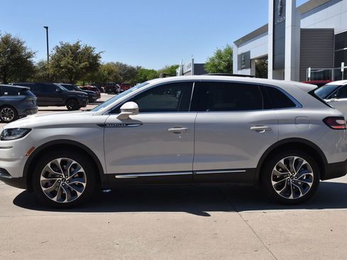 Used 2023 Lincoln Nautilus Reserve image 12