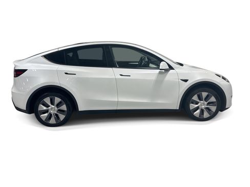 Certified 2023 Tesla Model Y Long Range AWD/4WD image 7