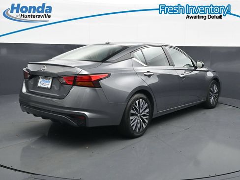 Used 2025 Nissan Altima 2.5 SV FWD image 10