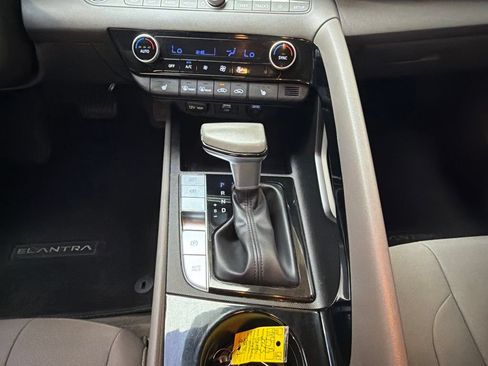Used 2023 Hyundai Elantra SEL w/ Convenience Package FWD image 21
