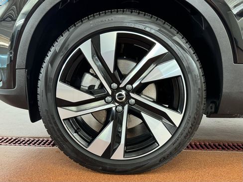 Used 2024 Volvo XC40 B5 Ultimate w/ Climate Package image 8