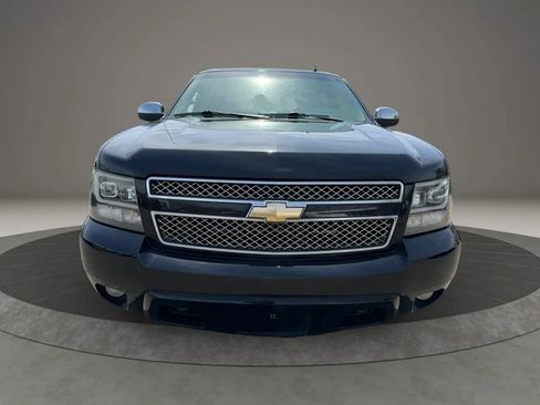 Used 2011 Chevrolet Avalanche LTZ image 2