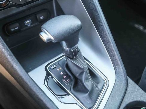 Used 2022 Kia Niro LX image 20