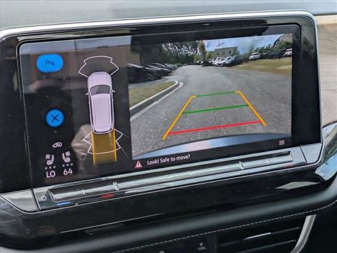 Used 2024 Volkswagen Atlas SE image 12