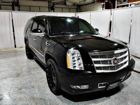 Used 2013 Cadillac Escalade ESV Platinum AWD/4WD image 26