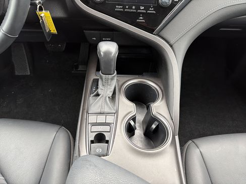 Used 2022 Toyota Camry SE image 21