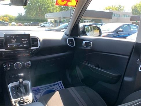 Used 2023 Hyundai Venue SEL image 22