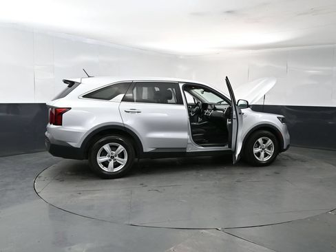 Certified 2022 Kia Sorento LX FWD image 26