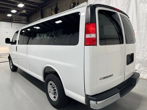 Used 2025 Chevrolet Express 3500 LT w/ LT Preferred Equipment Group image 5