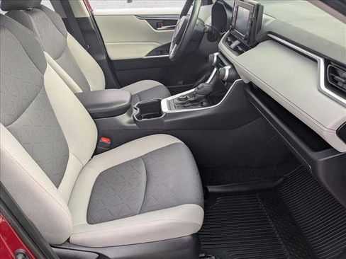 Used 2022 Toyota RAV4 XLE image 21