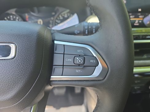 Used 2024 Jeep Compass Latitude AWD/4WD image 17