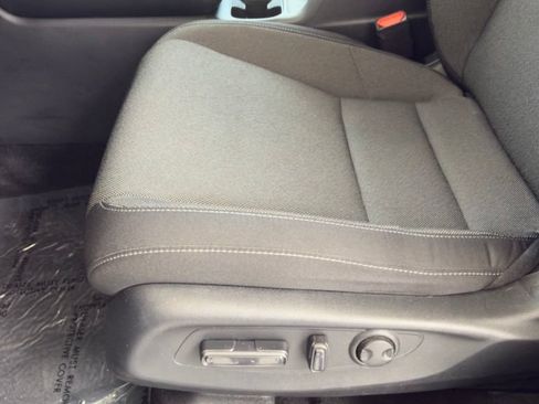 Used 2025 Honda CR-V EX image 5