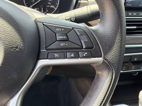Used 2025 Nissan Altima 2.5 SV FWD image 15