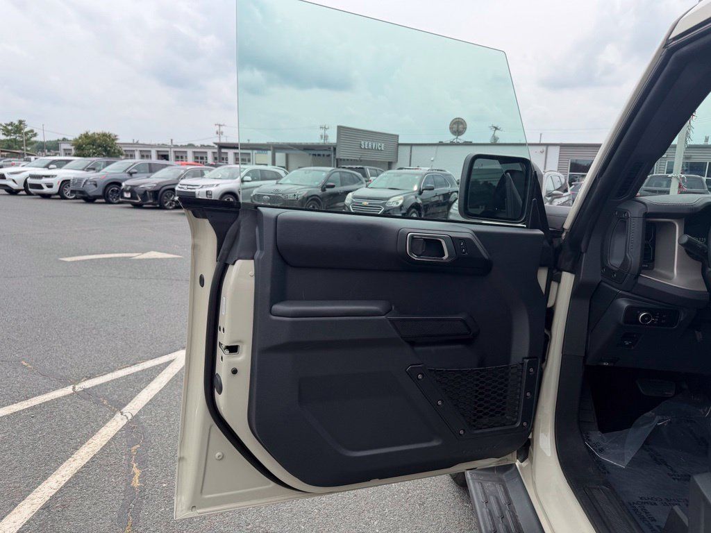 Used 2025 Ford Bronco Outer Banks AWD/4WD image 14