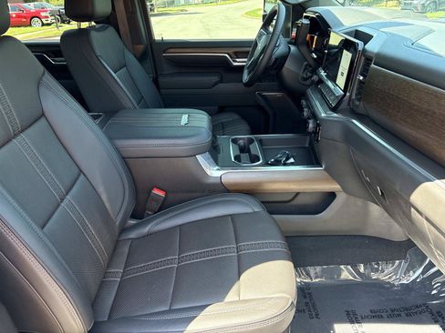 Used 2025 Chevrolet Silverado 2500 High Country w/ Midnight Edition AWD/4WD image 35