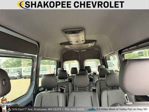 Used 2024 Mercedes-Benz Sprinter 2500 image 3