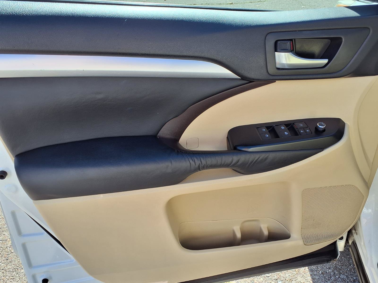 Used 2016 Toyota Highlander XLE AWD/4WD image 15