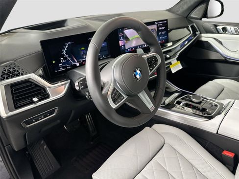 New 2026 BMW X7 xDrive40i w/ M Sport Package AWD/4WD image 10