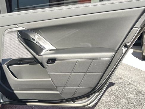 Used 2023 BMW i7 xDrive60 image 21