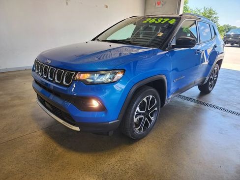 Used 2023 Jeep Compass Limited AWD/4WD image 8