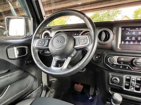 Used 2018 Jeep Wrangler Unlimited Sahara AWD/4WD image 19