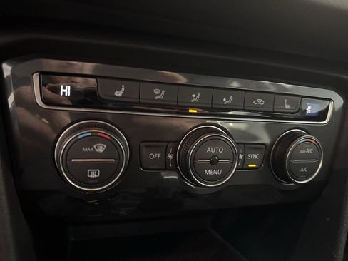 Used 2019 Volkswagen Tiguan SE image 29