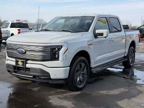 Used 2023 Ford F150 Lightning Lariat image 4