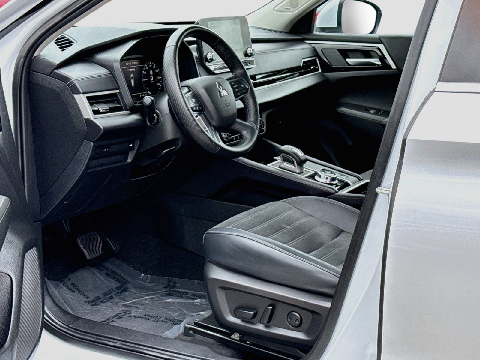 Used 2023 Mitsubishi Outlander SE AWD/4WD image 11