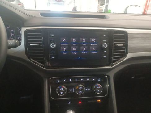 Used 2022 Volkswagen Atlas Cross Sport SE w/ Black Wheel Package image 18