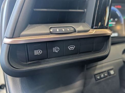 New 2025 Toyota Crown Signia Limited w/ Advanced Technology Package image 17