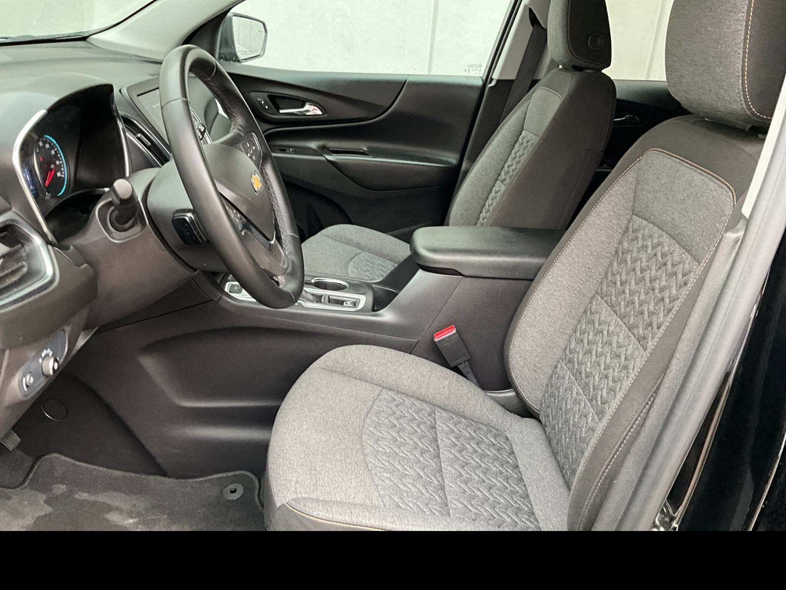 Used 2024 Chevrolet Equinox LT AWD/4WD image 2