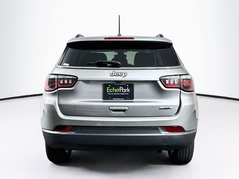 Used 2018 Jeep Compass Latitude FWD image 7