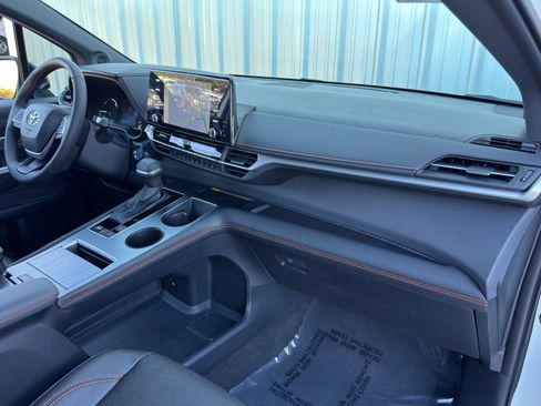 Used 2024 Toyota Sienna XSE w/ XSE Premium Package image 15