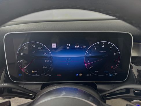 Used 2025 Mercedes-Benz GLC 300 4MATIC image 15