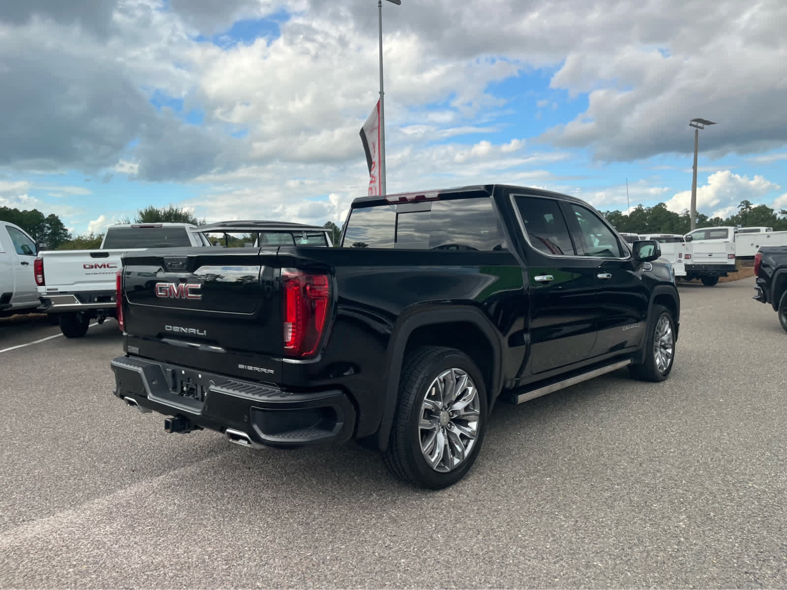 Used 2025 GMC Sierra 1500 Denali w/ Denali Reserve Package AWD/4WD image 7