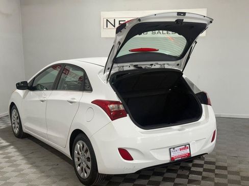 Used 2017 Hyundai Elantra GT FWD image 29