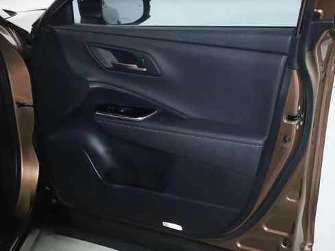 Certified 2025 Toyota Crown Signia AWD/4WD image 33
