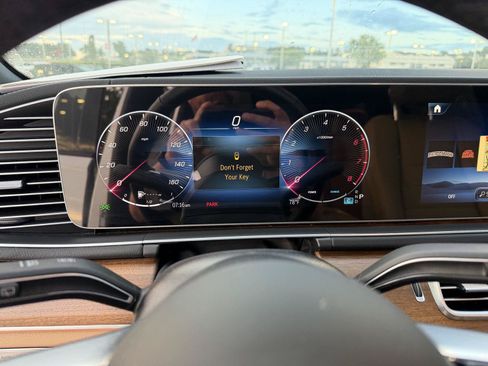 Used 2025 Mercedes-Benz GLS 450 4MATIC image 25