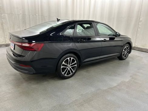 Used 2025 Volkswagen Jetta Sport FWD image 4