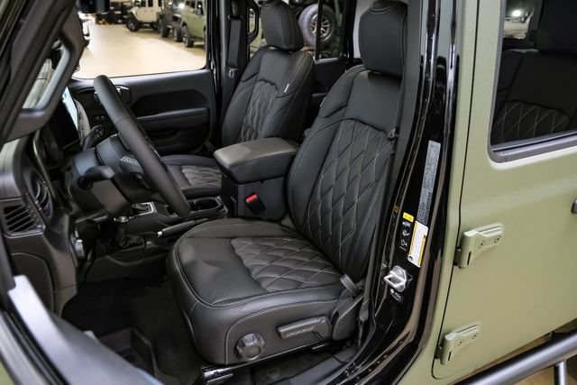 Used 2025 Jeep Gladiator Sport AWD/4WD image 15