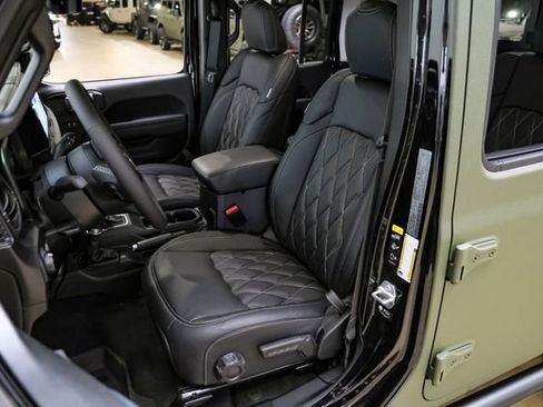 Used 2025 Jeep Gladiator Sport AWD/4WD image 15