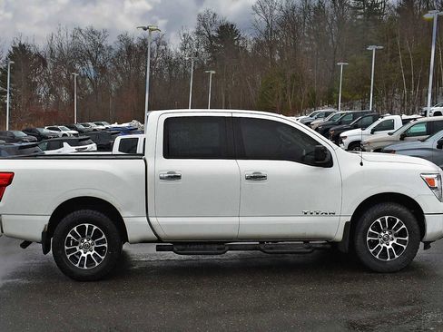 Used 2021 Nissan Titan SV w/ SV Convenience Package image 6