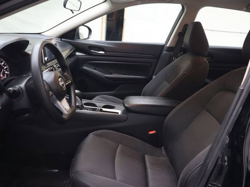 Used 2025 Nissan Altima 2.5 SV FWD image 17