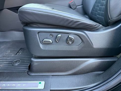 Used 2026 Cadillac Escalade Platinum Sport w/ LPO, Floor Liner Package image 20