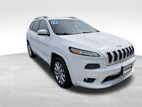 Used 2018 Jeep Cherokee Overland AWD/4WD image 3