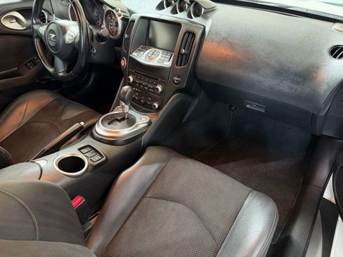 Used 2009 Nissan 370Z Touring w/ Sport Pkg image 17