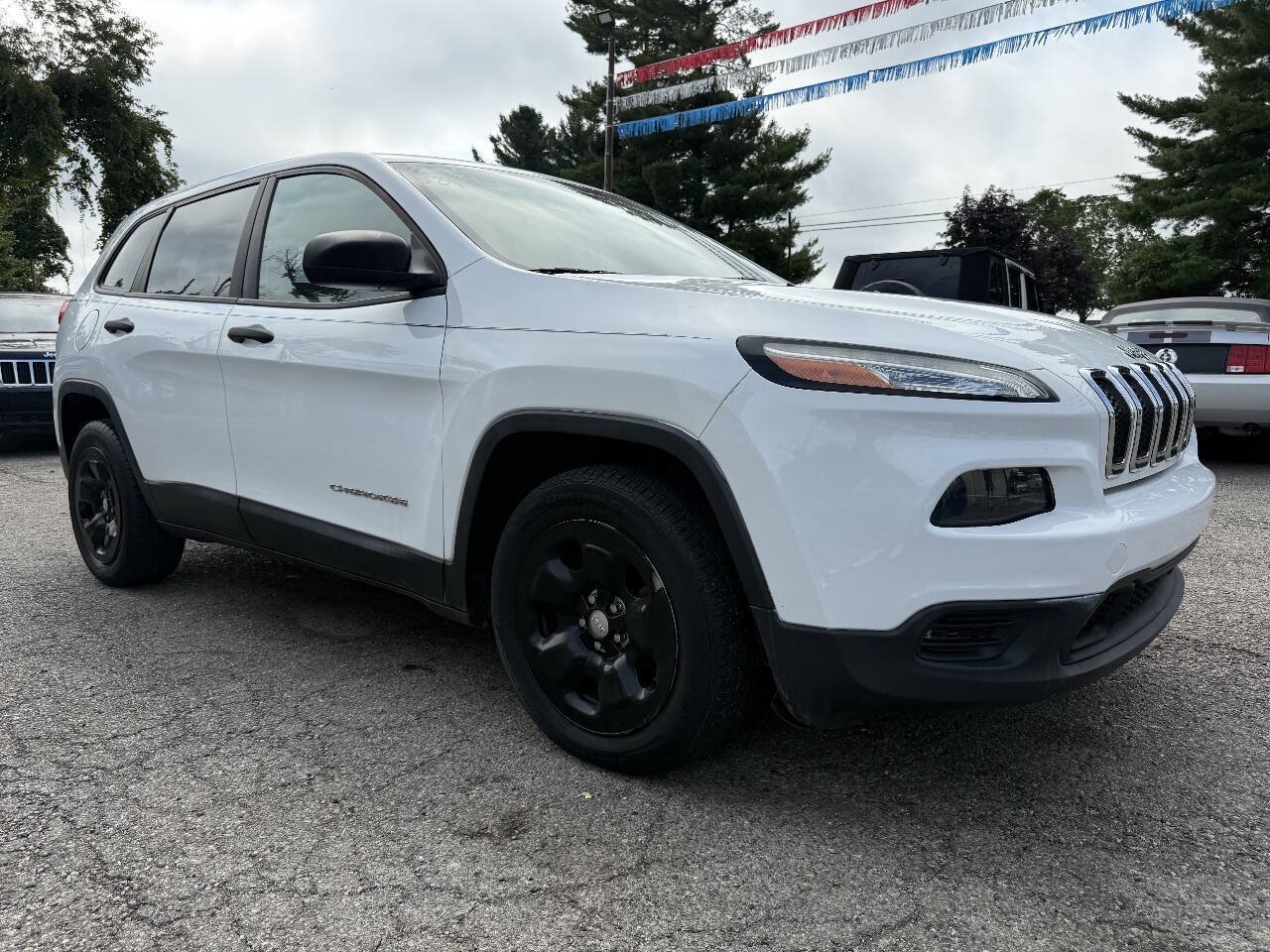 Used 2014 Jeep Cherokee Sport FWD image 3